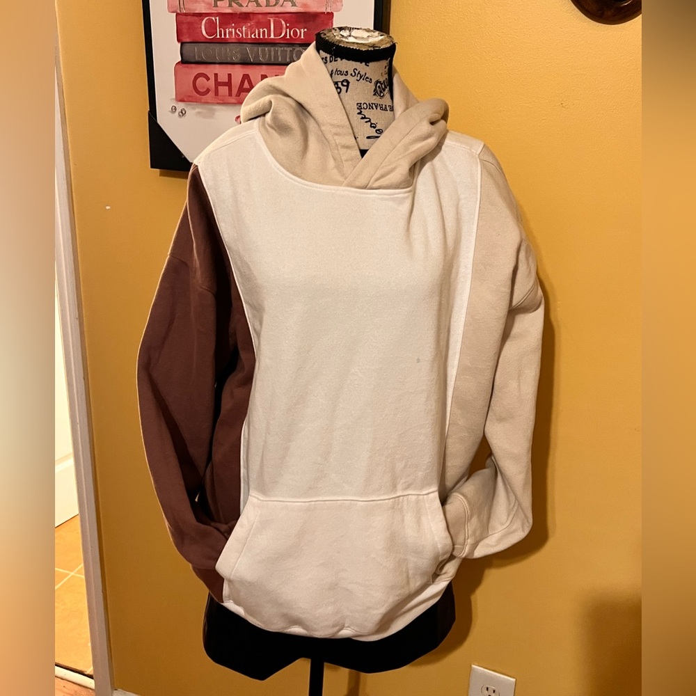 Hollister Cream and Brown Hoodie Sweater size large